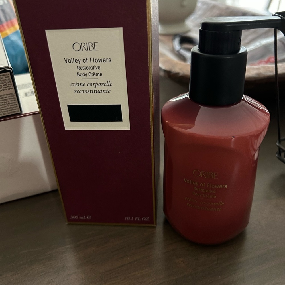 Oribe Valley of Flowers Restorative Body Crème in Burgundy